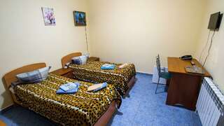 Гостиница Сулак Оренбург Номер стандарт с 2 односпальными кроватями (без окна)-1